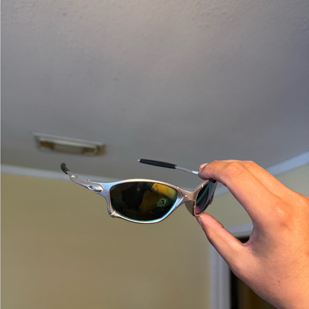 Sporty Metallic Silver Sunglasses with Green Mirrored Lenses Oakley Oakleys